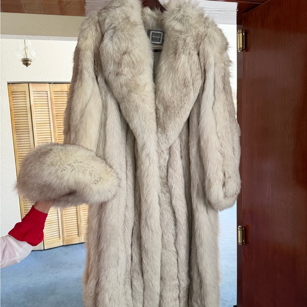 Saga Furs Luxurious White Fur Coat